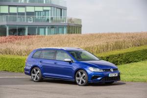 Volkswagen Golf R Estate 2017 года (UK)